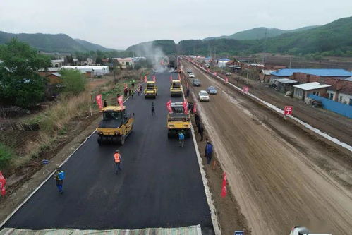 揚斗志 勇?lián)?dāng) 吉東公路A3合同段順利完成瀝青路面試驗段施工