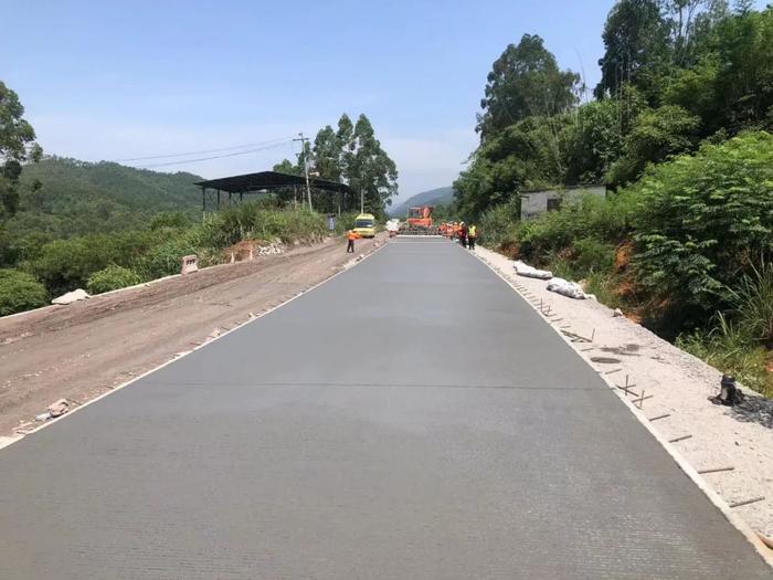 永安曹遠樟林至泥坪公路啟動路面工程施工